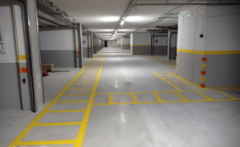 Pintura Interior de tetos e paredes de garagens. Pintura de marcações de sinalização e lambrim