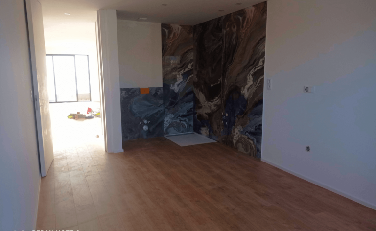 Pintura interior de tetos e paredes de apartamento a rolo